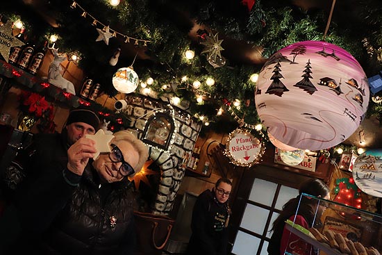 Probieren Sie einmal die Zimtsterne bei Lindners Feuerzangenbowle (©Foto: Martin Schmitz)